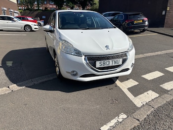 Used Peugeot 208 2013 for sale - 79614600: Photo