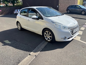 Used Peugeot 208 2013 for sale - 79614600: Photo