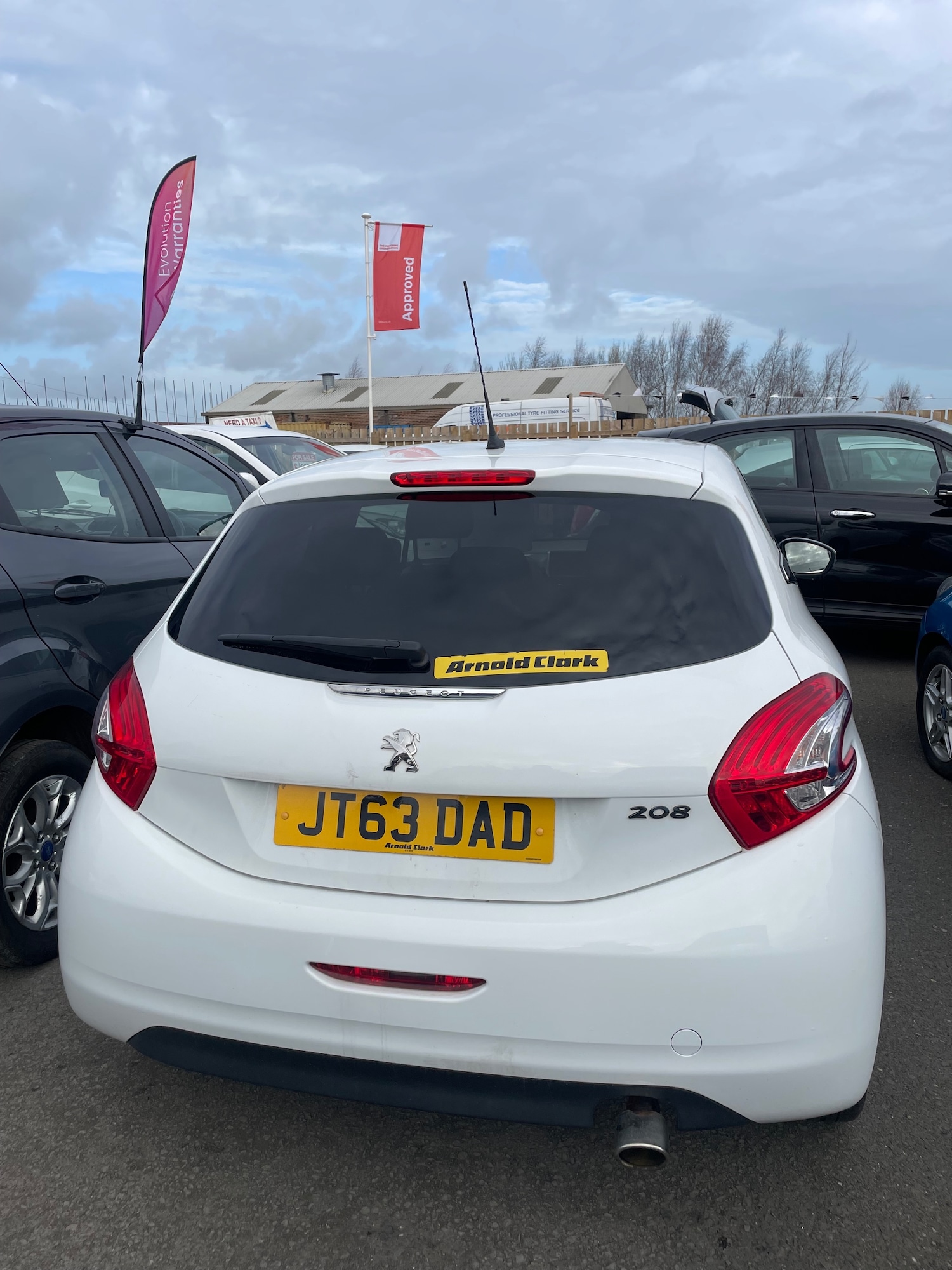 Used Peugeot 208 2014 for sale - 77687560: Photo 3