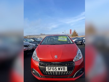 Used Peugeot 208 2015 for sale - 76490469: Photo