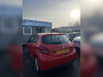 Used Peugeot 208 2015 for sale - 76490469: Photo