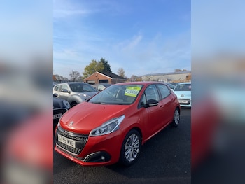 Used Peugeot 208 2015 for sale - 76490469: Photo