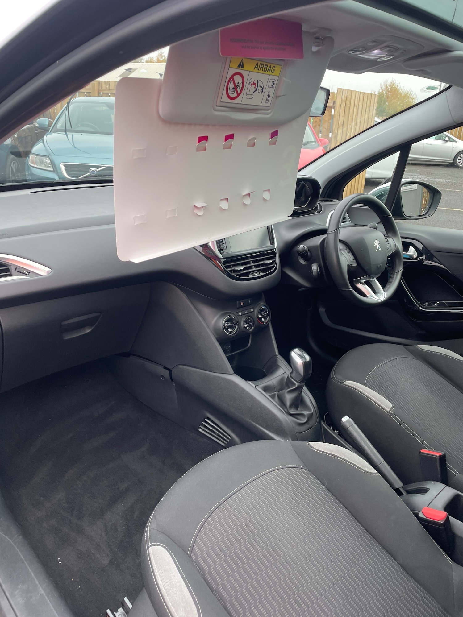 Used Peugeot 208 2015 for sale - 76449345: Photo 5