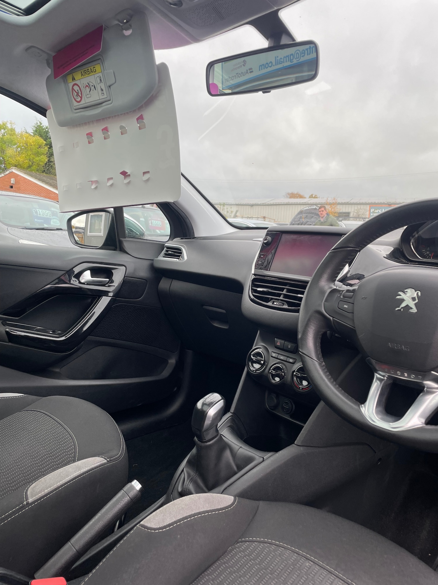 Used Peugeot 208 2015 for sale - 76449345: Photo 9