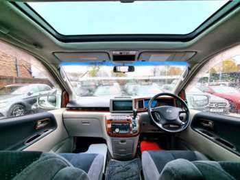 Used Nissan Elgrand 2004 for sale - 74344853: Photo
