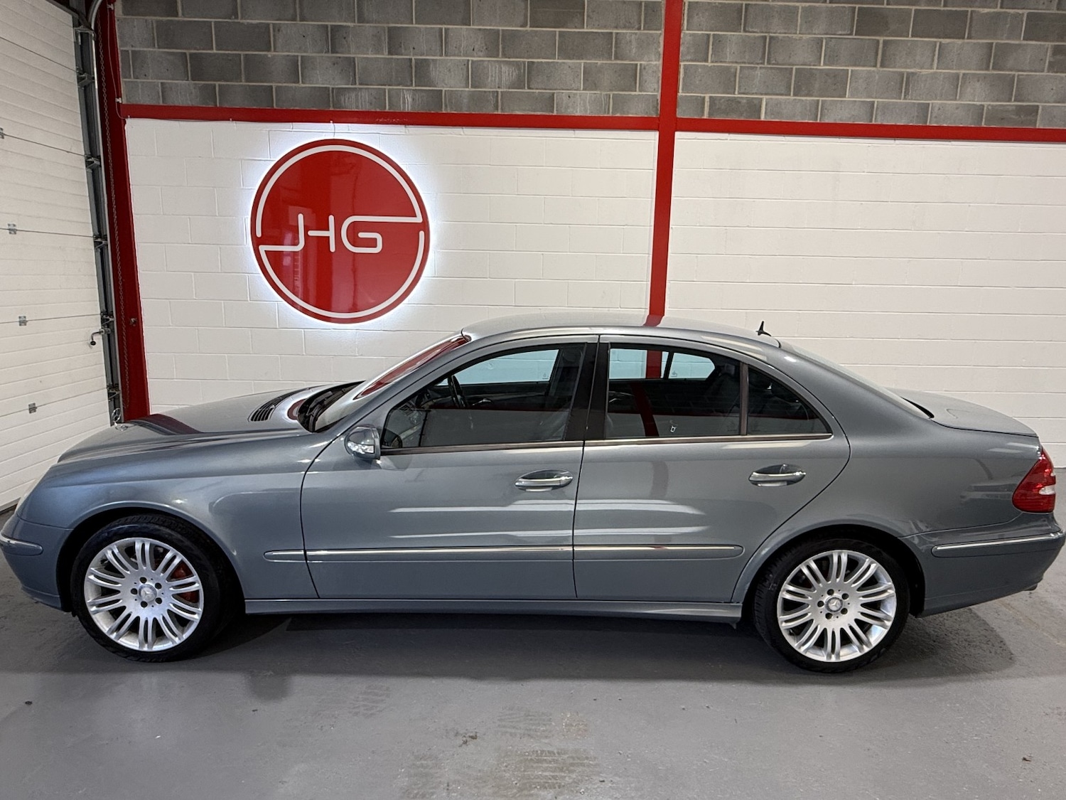 Used Mercedes-Benz E Class 2005 for sale - 76497448: Photo 2