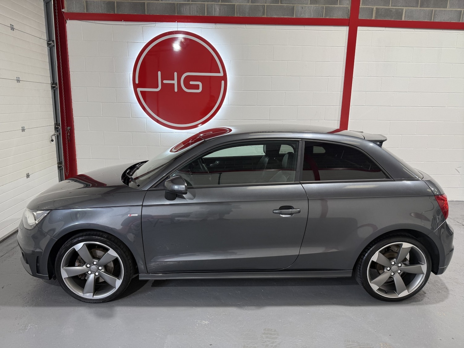 Used Audi A1 2014 for sale - 76670749: Photo 2