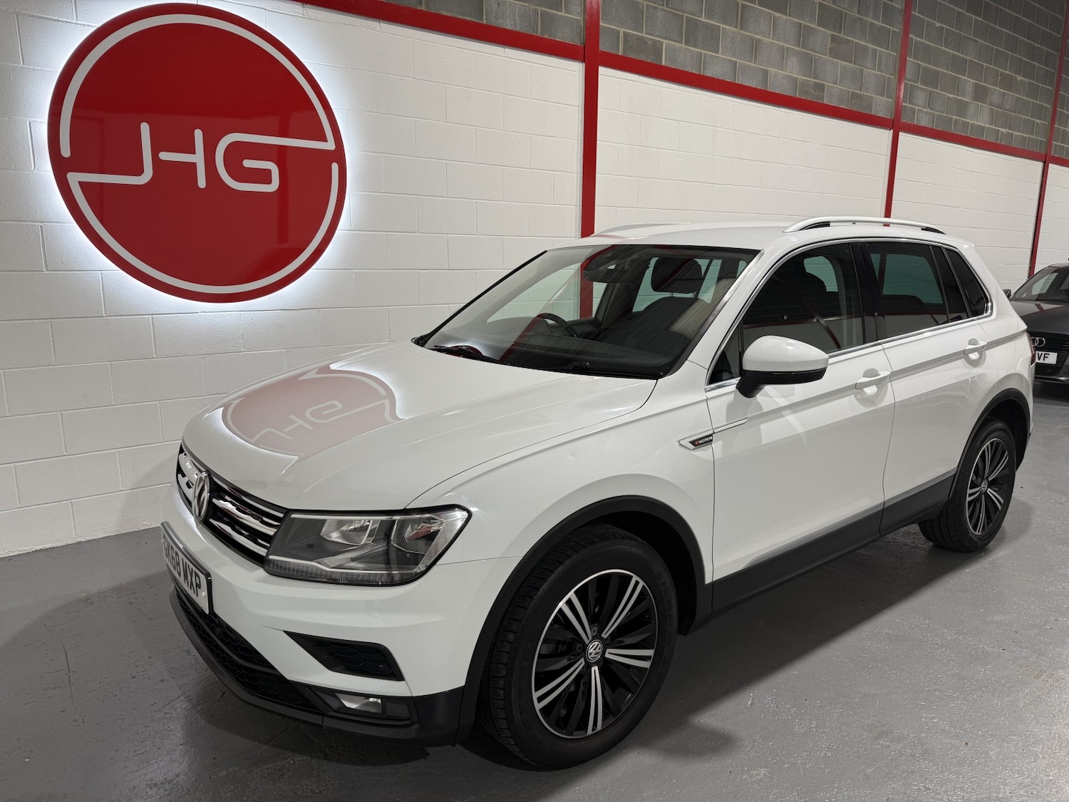 Used Volkswagen Tiguan 2018 for sale - 76741330: Photo 1