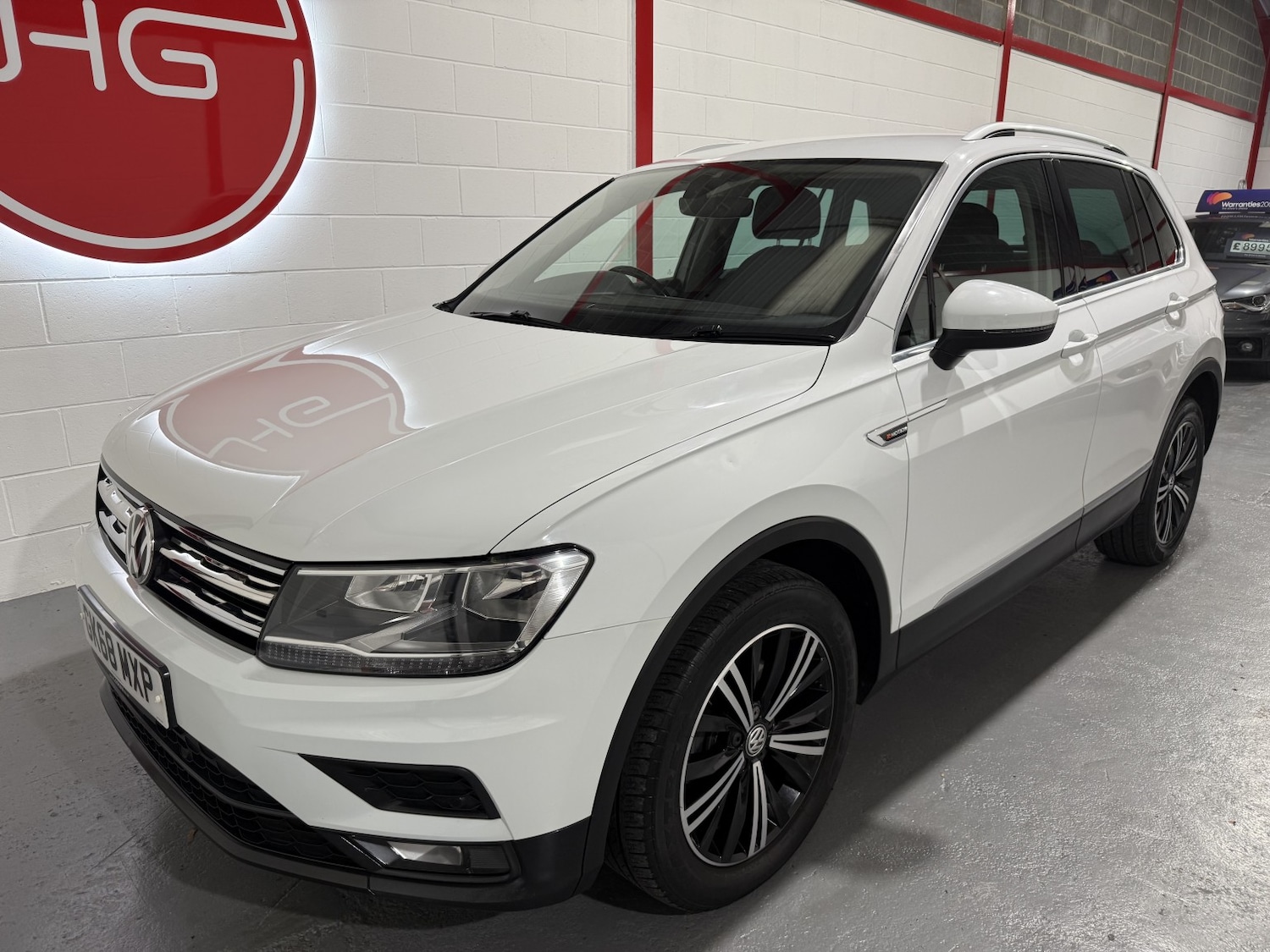 Used Volkswagen Tiguan 2018 for sale - 76741330: Photo 2