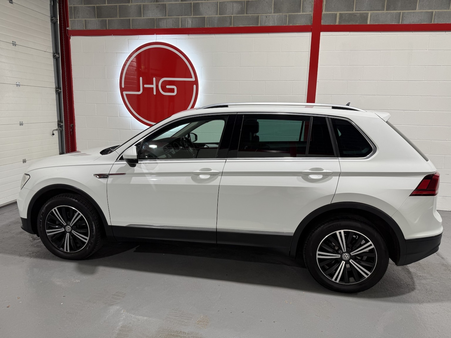 Used Volkswagen Tiguan 2018 for sale - 76741330: Photo 3