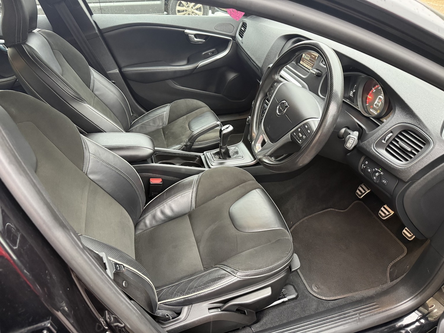 Used Volvo V40 2017 for sale - 77395179: Photo 7