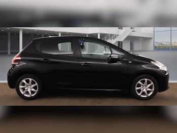 Used Peugeot 208 2014 for sale - 75954216: Photo