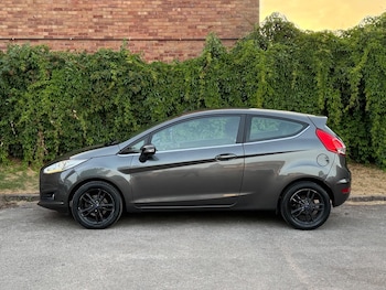 Used Ford Fiesta 2015 for sale - 79303974: Photo