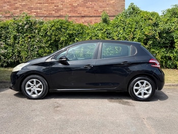 Used Peugeot 208 2015 for sale - 78982635: Photo