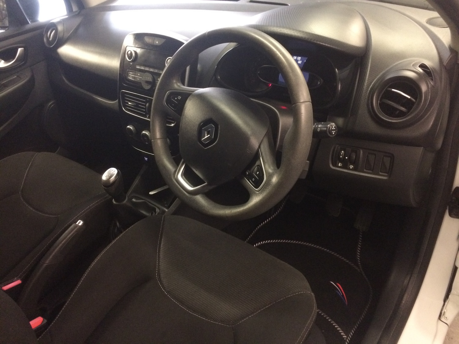 Used Renault Clio 2017 for sale - 76088754: Photo 8
