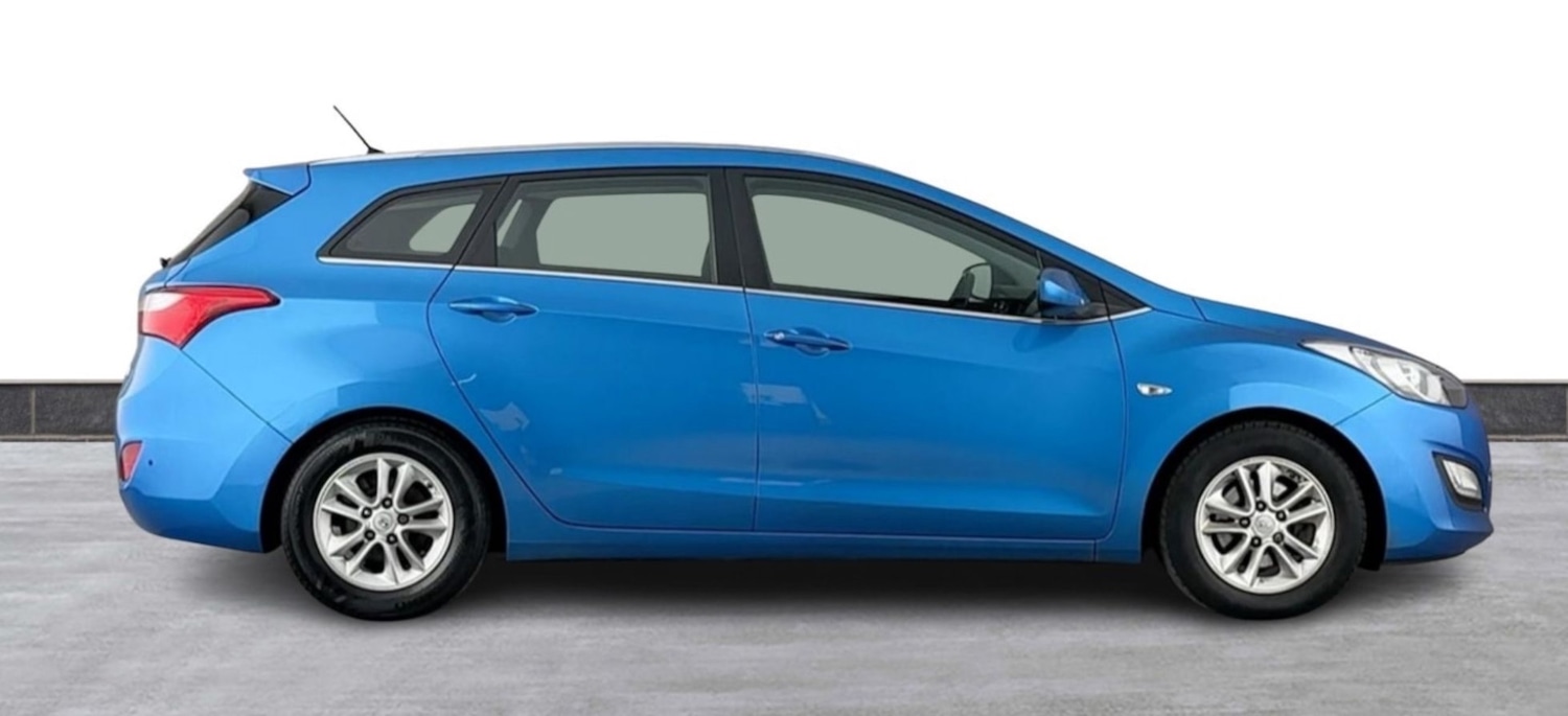 Used Hyundai i30 2015 for sale - 76602890: Photo 2