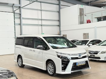 Used Toyota Voxy 2020 for sale - 79371572: Photo