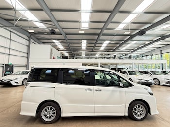 Used Toyota Voxy 2020 for sale - 79371572: Photo