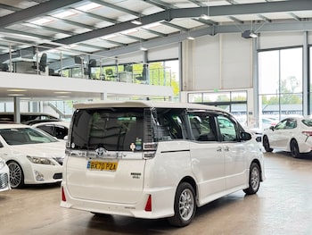 Used Toyota Voxy 2020 for sale - 79371572: Photo