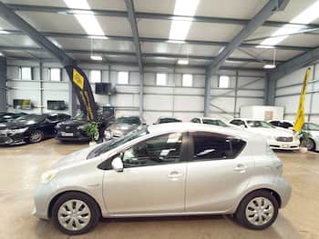 Used Toyota Aqua 2013 for sale - 79800577: Photo