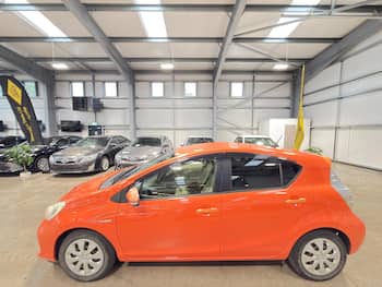 Used Toyota Aqua 2013 for sale - 79749999: Photo