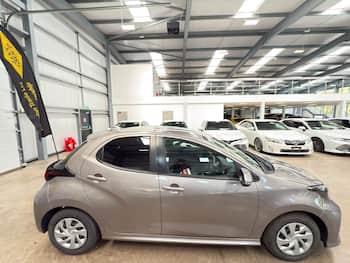Used Toyota Yaris 2021 for sale - 79575103: Photo