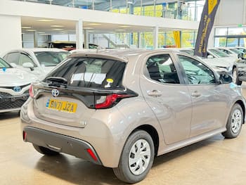 Used Toyota Yaris 2021 for sale - 79575103: Photo