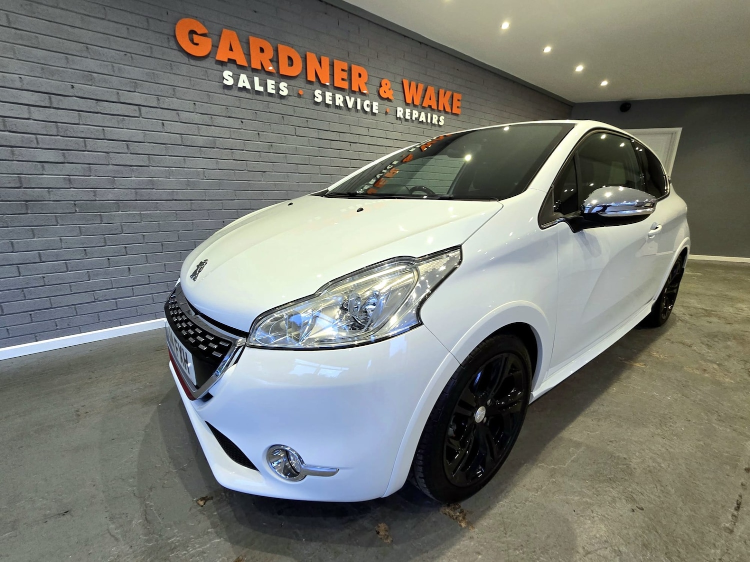 Used Peugeot 208 2014 for sale - 77135947: Photo 2