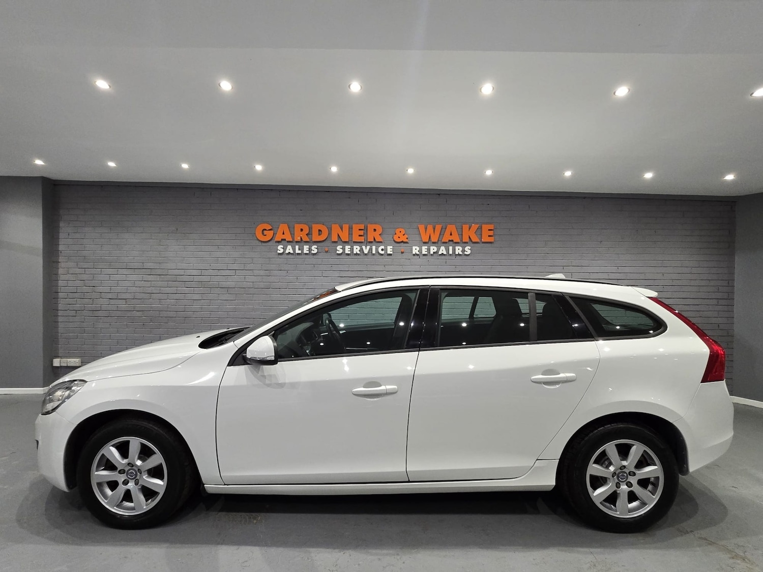 Used Volvo V60 2012 for sale - 77591904: Photo 1