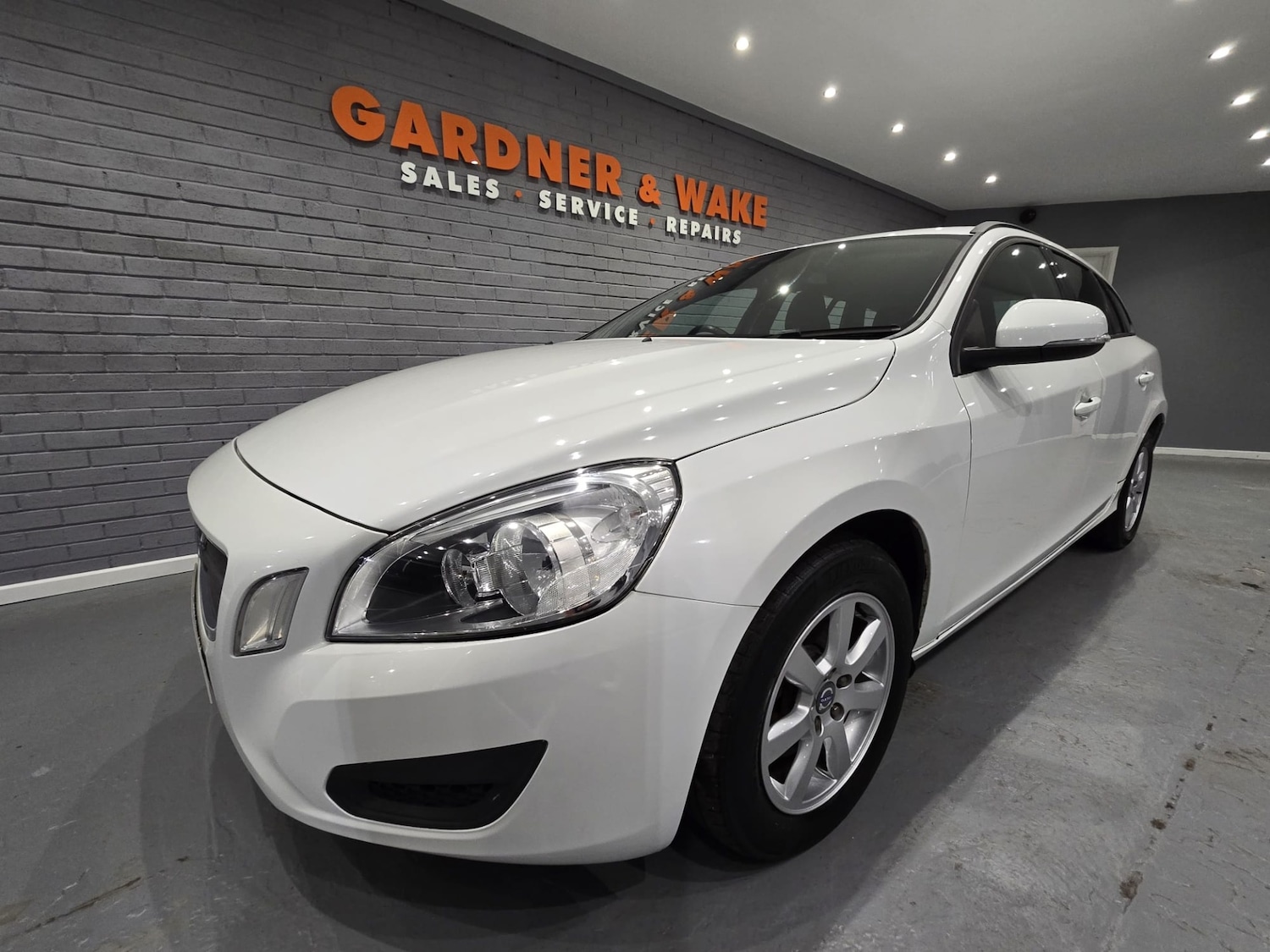 Used Volvo V60 2012 for sale - 77591904: Photo 2