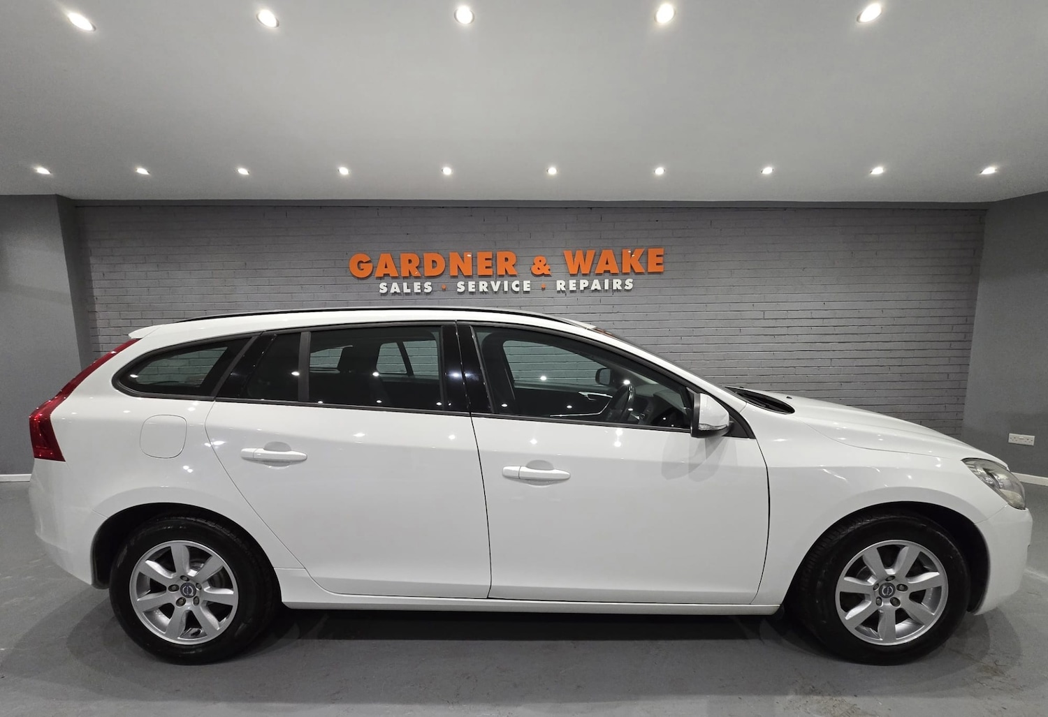 Used Volvo V60 2012 for sale - 77591904: Photo 6