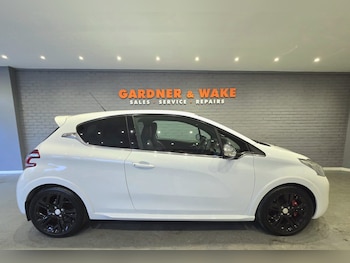 Used Peugeot 208 2014 for sale - 77601991: Photo