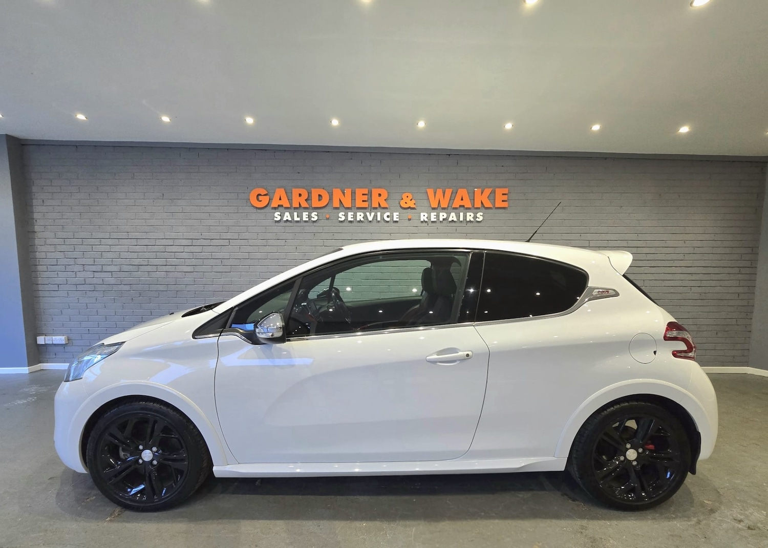 Used Peugeot 208 2014 for sale - 76309572: Photo 1