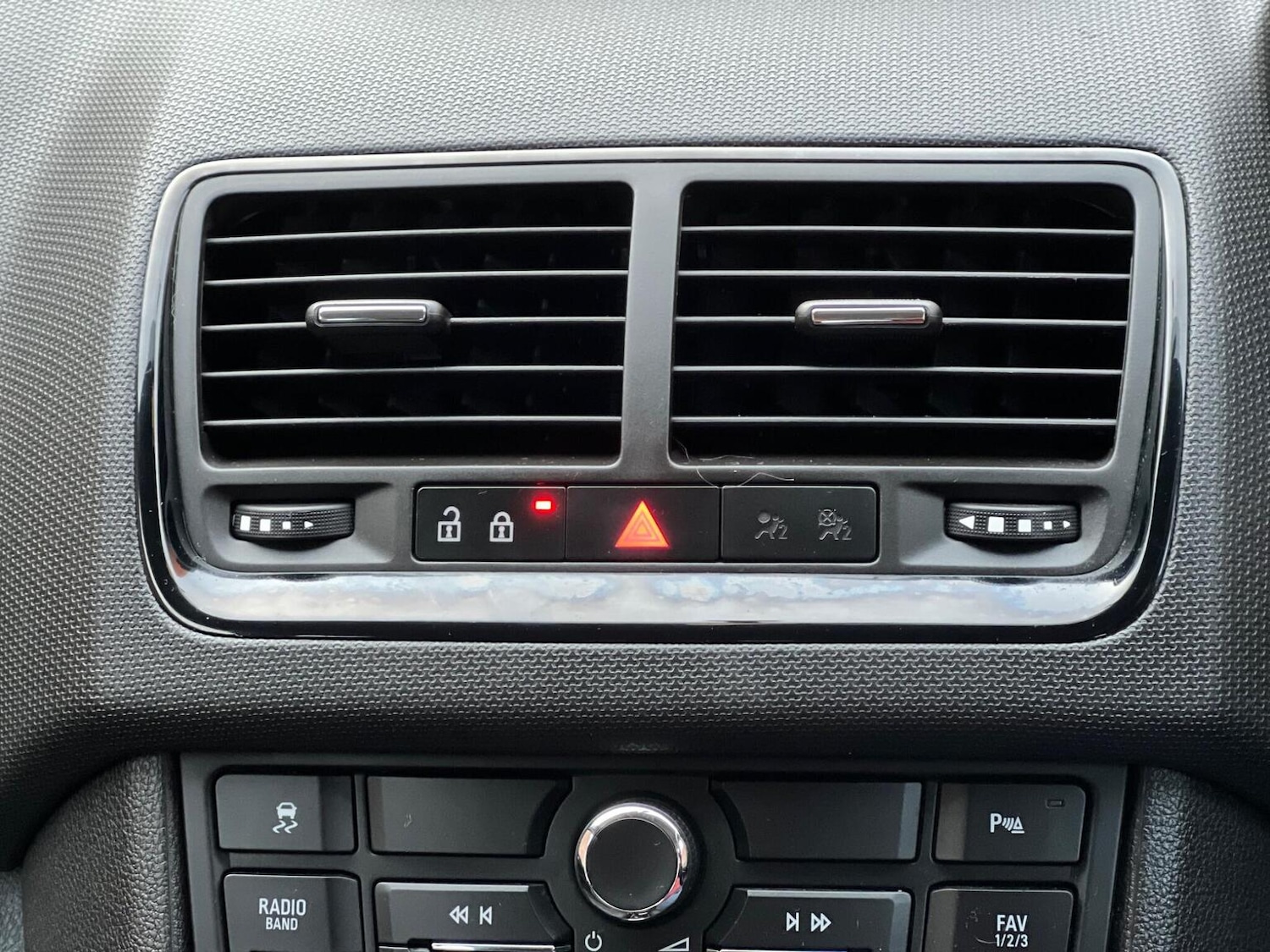 Used Vauxhall Meriva 2015 for sale - 76769823: Photo 32