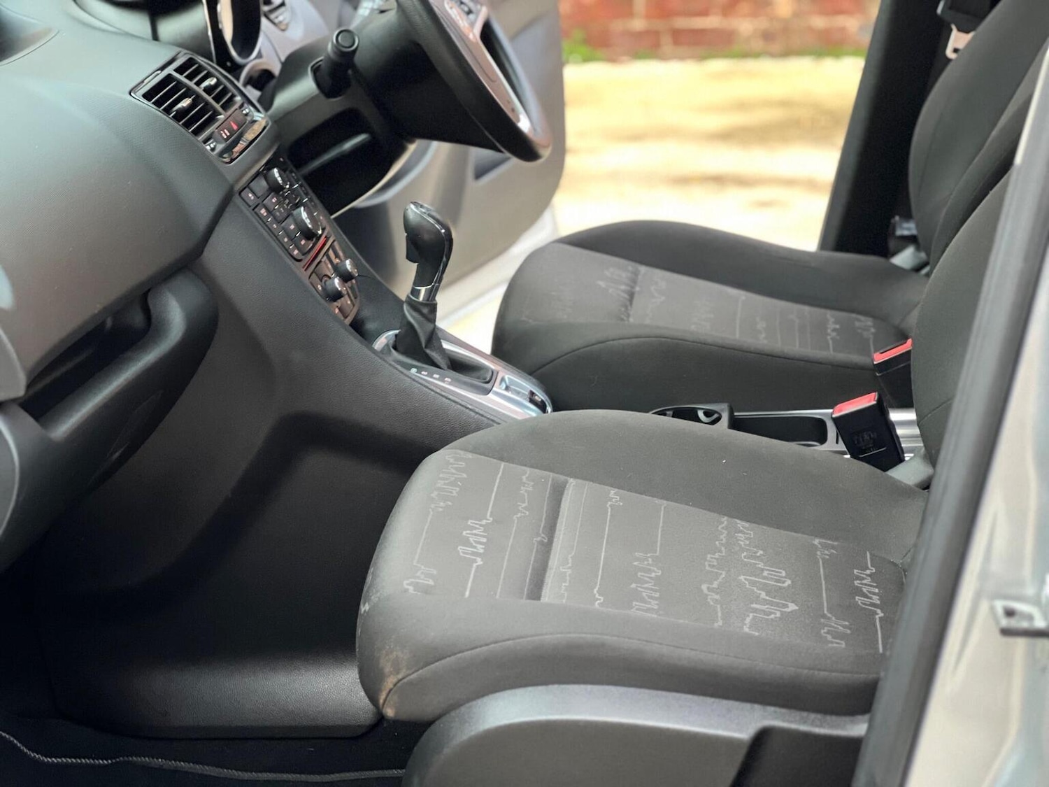 Used Vauxhall Meriva 2015 for sale - 76769823: Photo 38