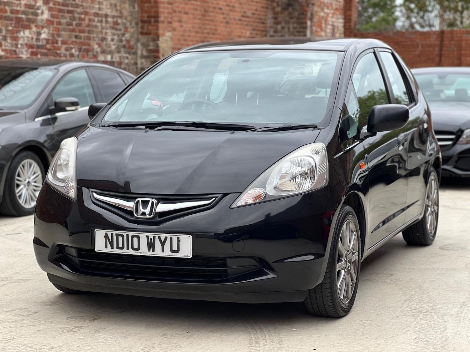 Used Honda Jazz 2010 for sale - 76794456: Photo 2