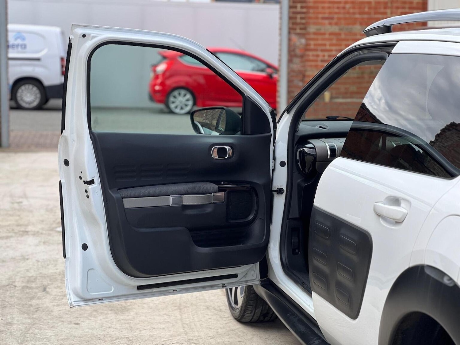 Used Citroen C4 Cactus 2015 for sale - 75982010: Photo 15