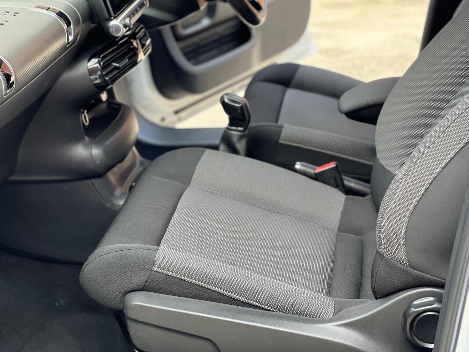 Used Citroen C4 Cactus 2015 for sale - 75982010: Photo 19