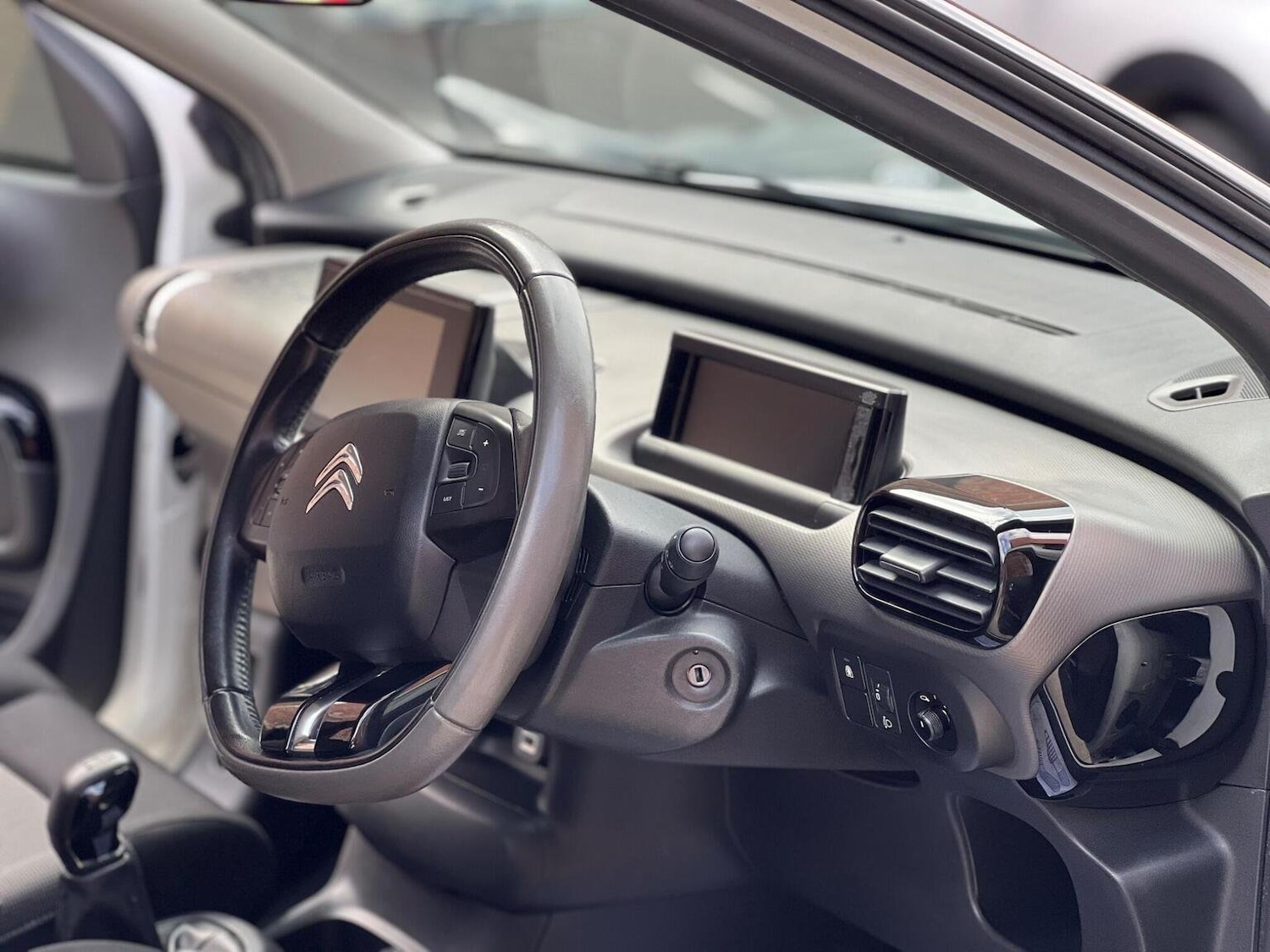 Used Citroen C4 Cactus 2015 for sale - 75982010: Photo 24