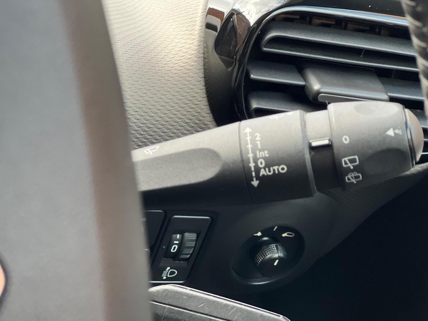 Used Citroen C4 Cactus 2015 for sale - 75982010: Photo 30