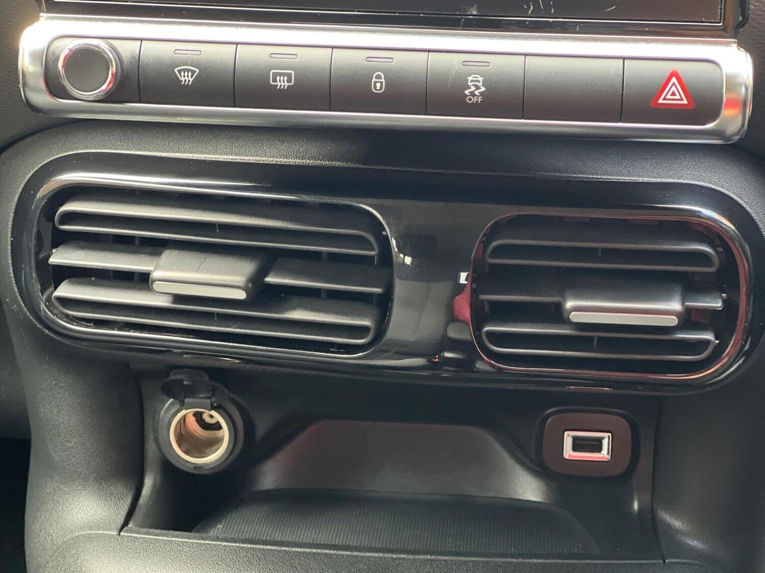 Used Citroen C4 Cactus 2015 for sale - 75982010: Photo 33