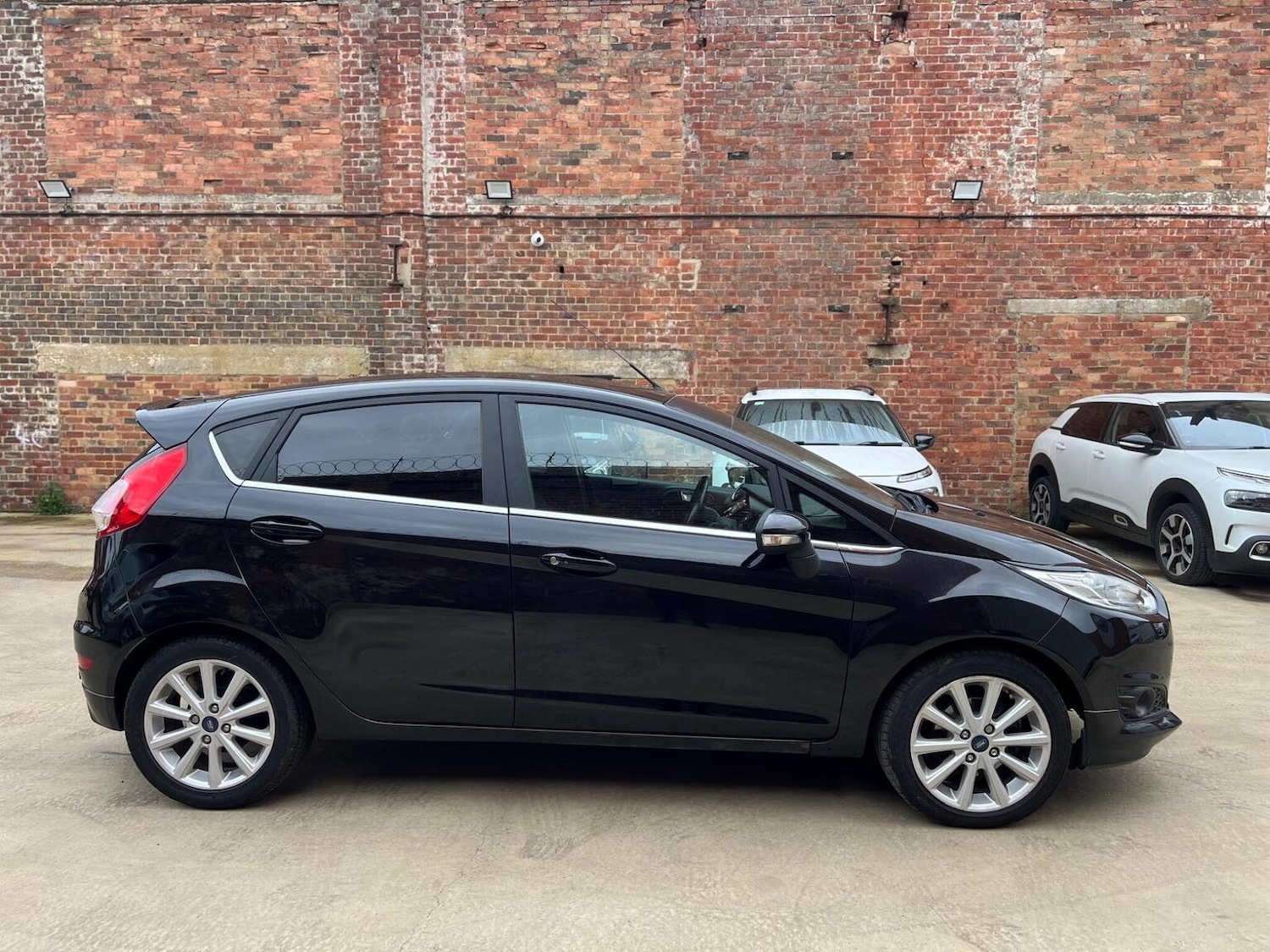 Used Ford Fiesta 2017 for sale - 76510969: Photo 9