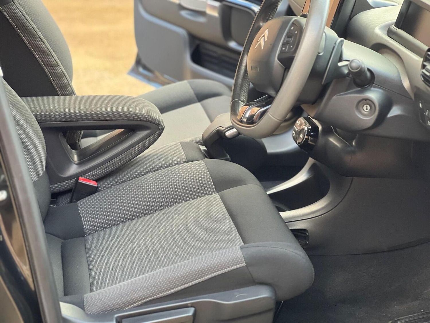 Used Citroen C4 Cactus 2017 for sale - 76605879: Photo 26