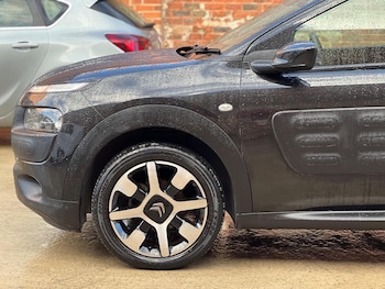 Used Citroen C4 Cactus 2017 for sale - 76605879: Photo