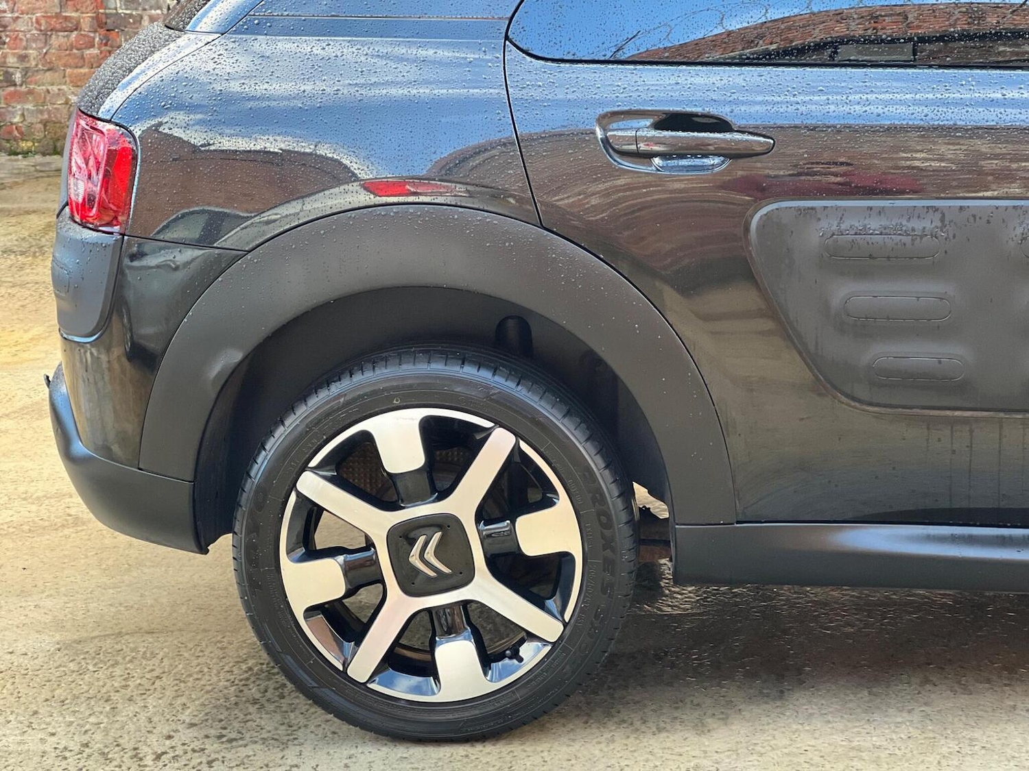 Used Citroen C4 Cactus 2017 for sale - 76605879: Photo 8