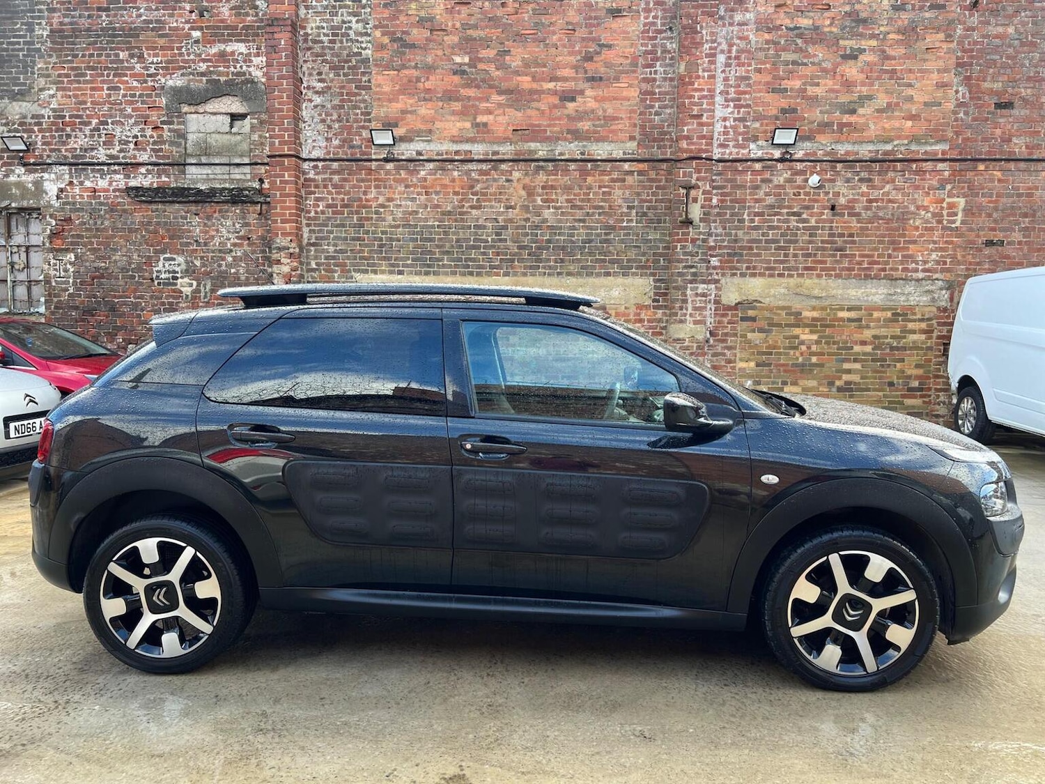 Used Citroen C4 Cactus 2017 for sale - 76605879: Photo 9
