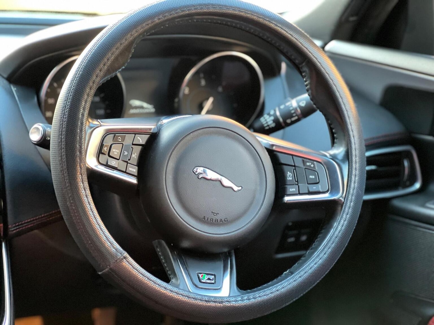 Used Jaguar XE 2016 for sale - 76605680: Photo 38