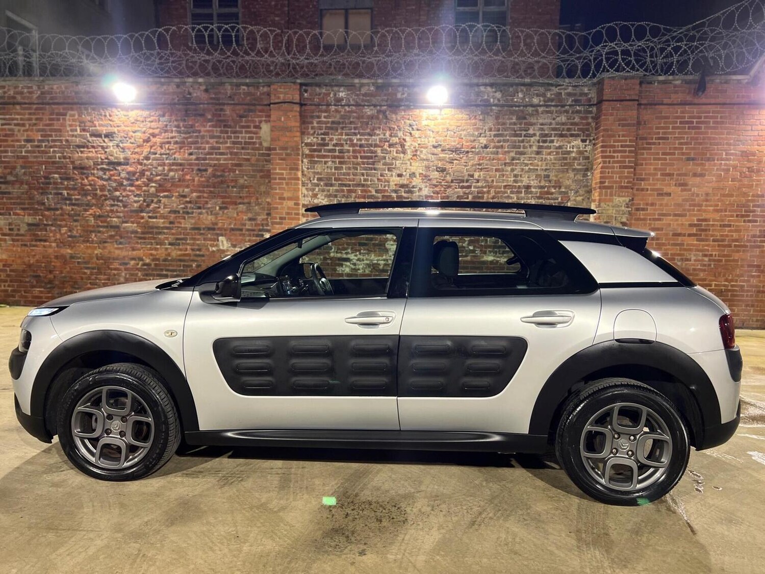 Used Citroen C4 Cactus 2016 for sale - 76605911: Photo 9
