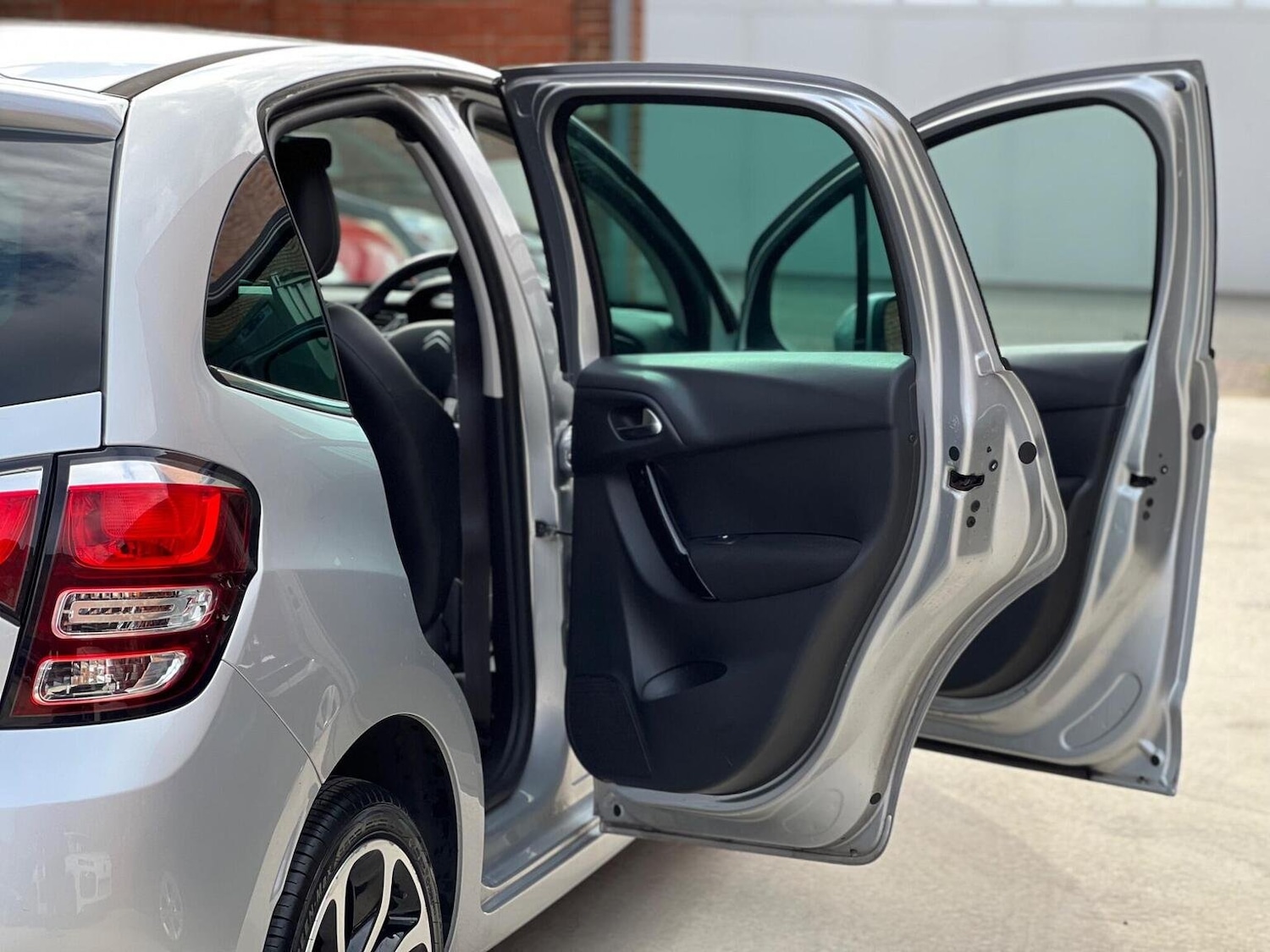 Used Citroen C3 2016 for sale - 76643433: Photo 11