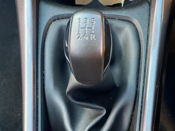 Used Peugeot 2008 2015 for sale - 76075975: Photo 15